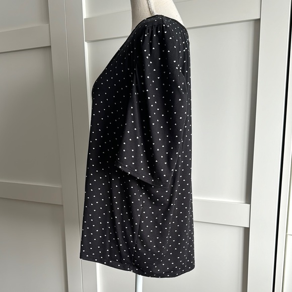 Kim & Cami Black and White Elbow Sleeve Crew Neck Top With White Heart Print - Picture 4 of 7